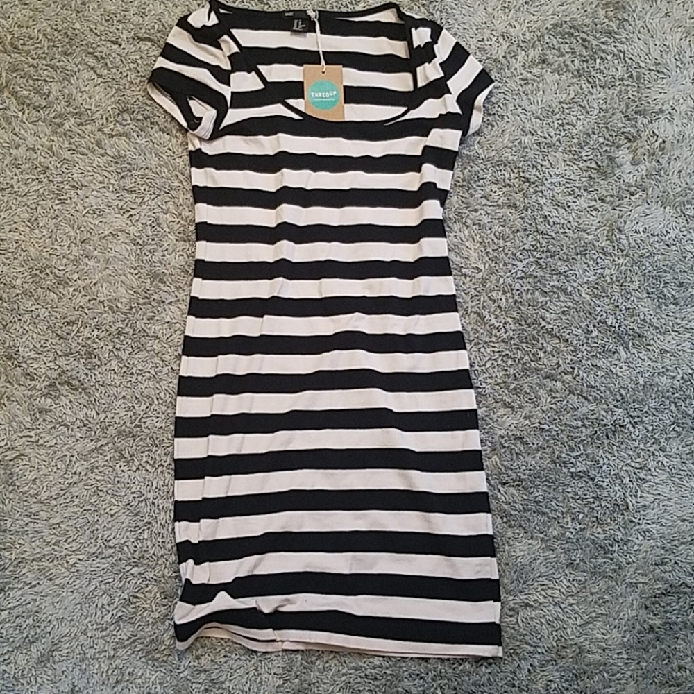 Basic XS black and white short sleeve dress